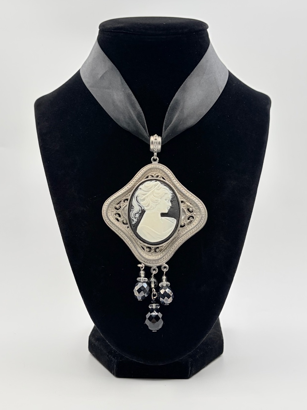 Vintage Cameo Ribbon Necklace – Silver-Tone Filigree & Black Beads